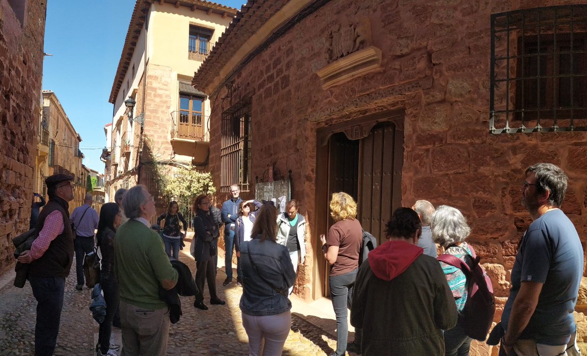Desde el COAATIE de Albacete queremos agradecer al Ayto. de Alcaraz por el trato recibido, en especial a su Alcalde Pedro Valero. Agradecer también a los propietarios de los patios y a su guía, haciéndonos disfrutar de estos y de otros edificios emblemáticos de la ciudad.#alcaraz