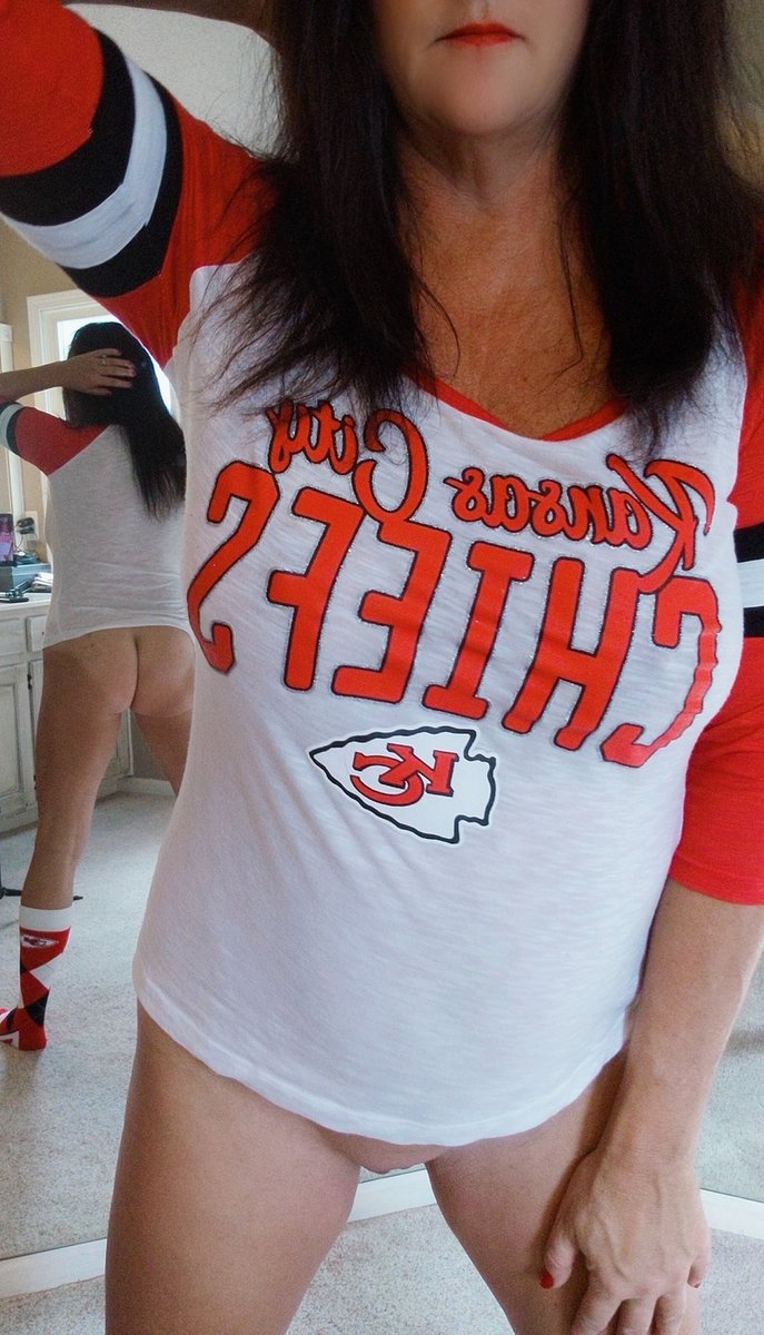 kisses4cougar's tweet photo. https://t.co/Pnhfc2NYTN KC Chiefs Superbowl WIN  #bullypics #pitlove #bullies #xxlpitbull #bullylover #bullybreed #europe #superbowl #likeforlike #instalike #gentics #ukc #badbitch #famous #bullymagazine #worldwide #flewless #kingmurdock #topdog #perfection .. https://t.co/w1QCZK9aWC