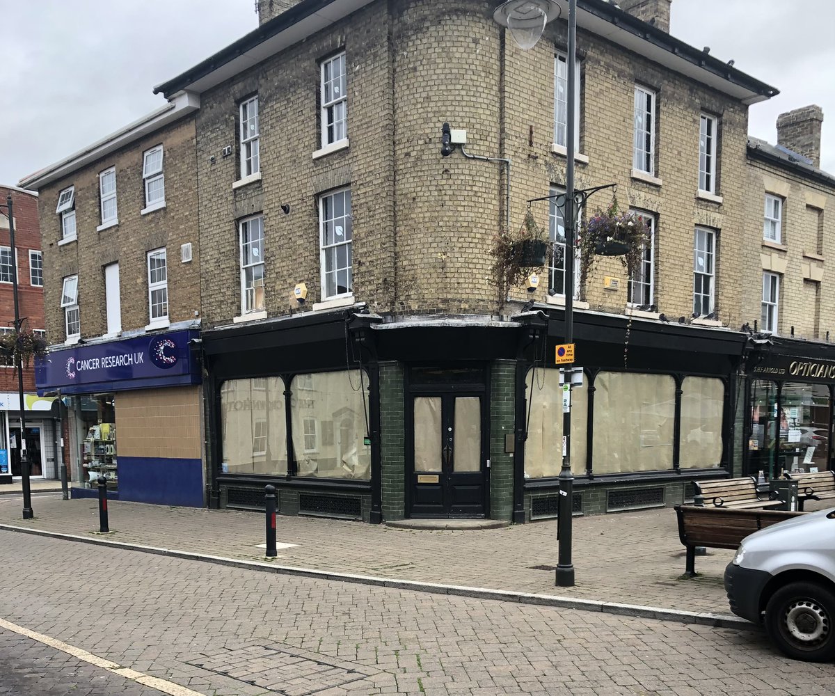 penfoldholes's tweet photo. My son has just taken on this town centre premises to expand his successful Vegan Restaurant - lot of work to do to get it ready to open later in the month #DeeDees #Biggleswade https://t.co/euw81zgnqC