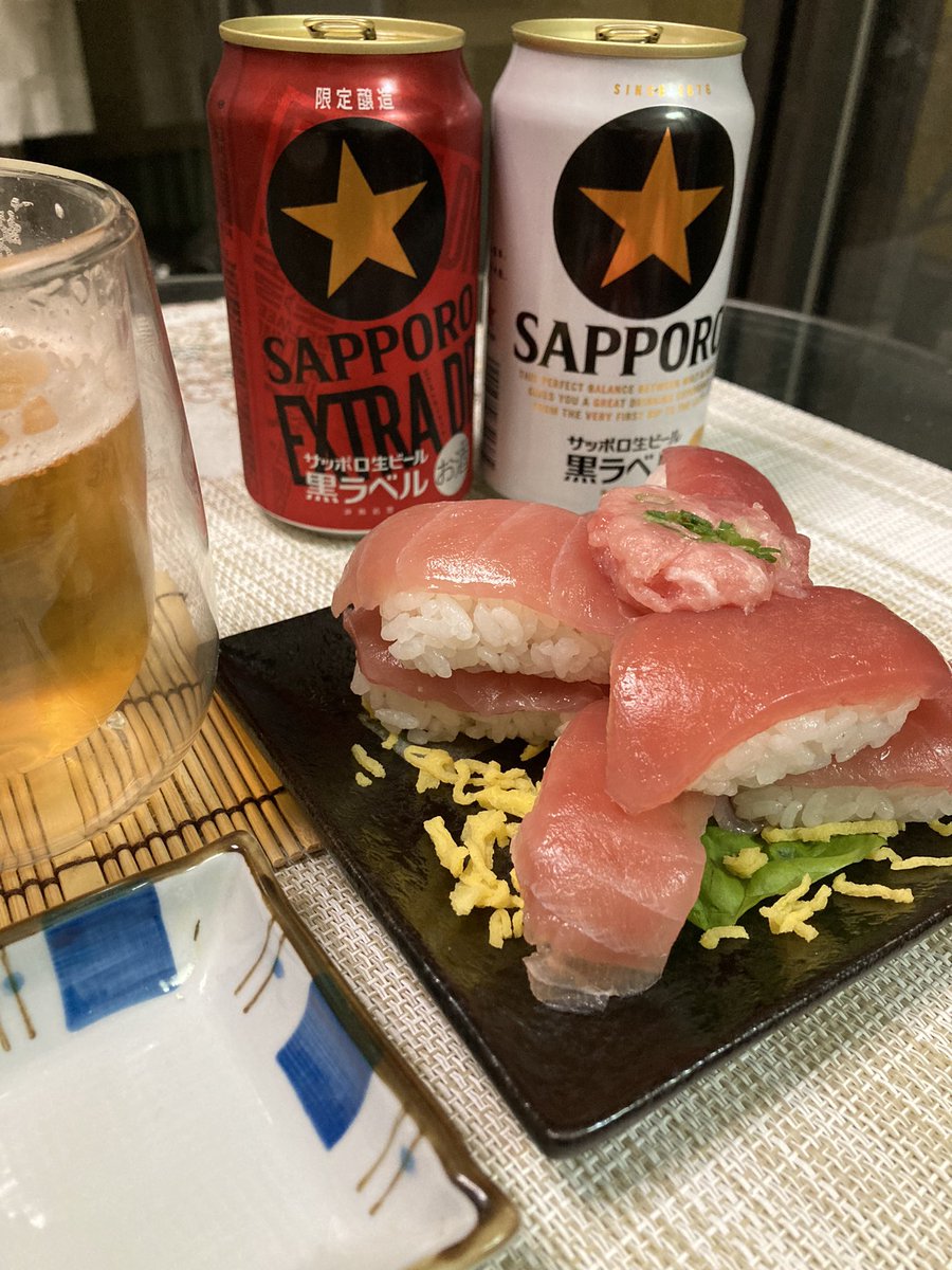 皆さん、おつかれ様です😄 30酒場🏮より乾杯〜🍻✨ 本日のお通しはマグロのタワー寿司🍣 です。ビールは赤白の星⭐️２つから 始めまーす。