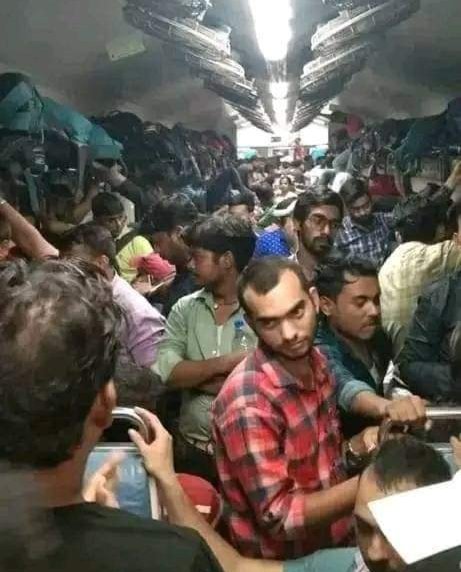 whokumargaurav's tweet photo. ज्यादातर प्रतियोगी छात्रों का दर्द 😌

मां : बेटा ट्रेन मिल गयी?
बेटा : हां, मां।
मां : सीट मिली?
बेटा : हां, पूरी खाली ट्रेन थी, आराम से बैठ गया हूं, आप चिंता मत करना, पहुंच कर फोन करूंगा.! https://t.co/PGhLuWjv9u