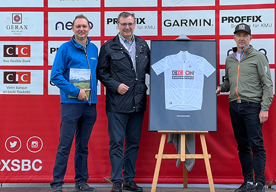 Bank_CIC's tweet photo. Der Swiss Bike Cup heisst ab 2023
CIC ON Swiss Bike Cup!
Unser CEO hat in Gstaad das Zepter für die wichtigste europäische Mountainbike Rennserie übernommen. https://t.co/d1sMueOCOI
#wherebikersbank #cicon #swissbikecup #mountainbike #cycling #PXSBC #ChampionsOfTomorrow https://t.co/yMqNG68V1r