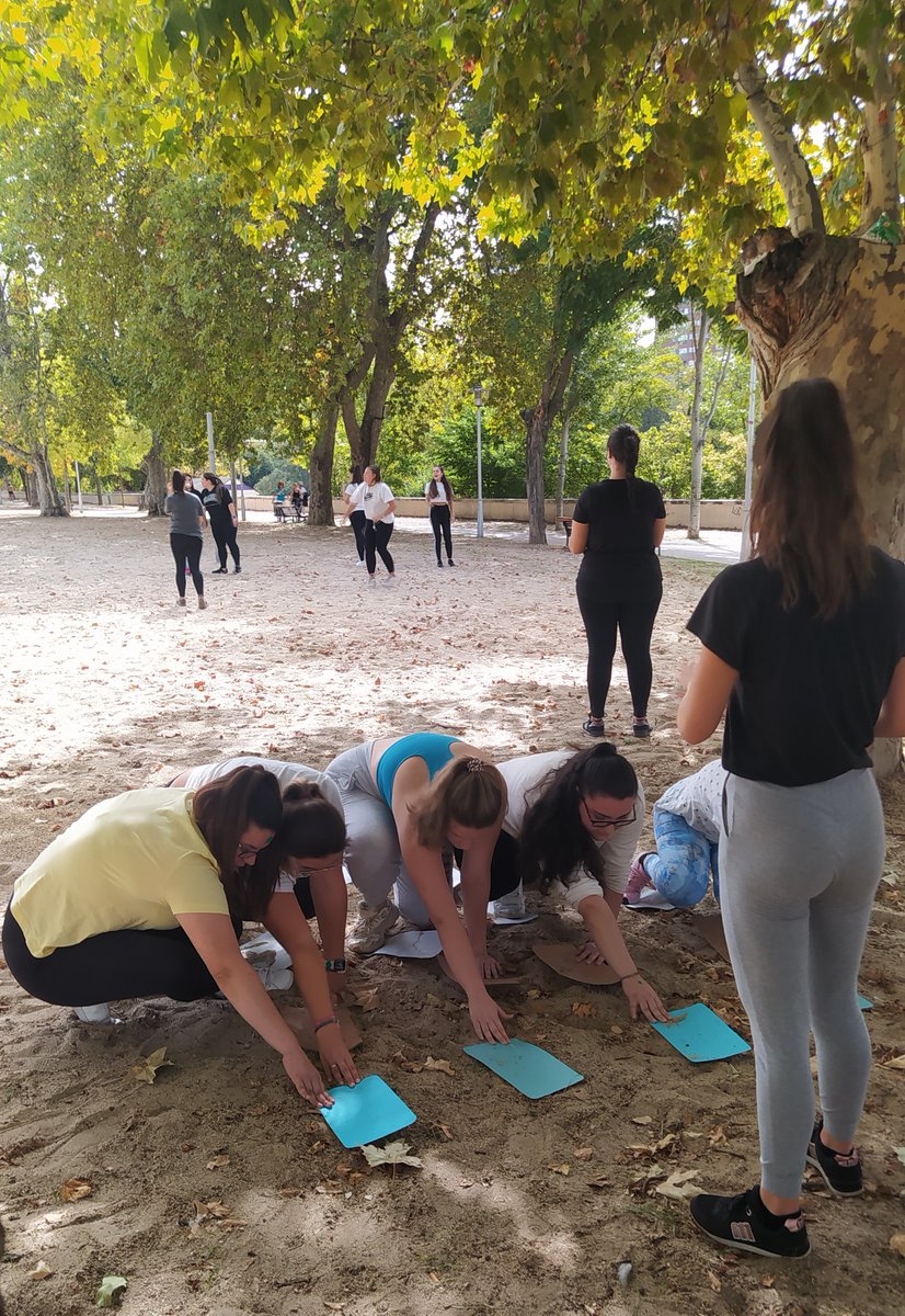 gregorioferva's tweet photo. ¿Qué actividades se pueden hacer para disfrutar de este buen tiempo en Valladolid? Las alumnas de #2ºEDIN han organizado una Gymkana en la Playa de las Moreras. Os dejamos algunas fotos de los juegos planteados. Os esperamos en la próxima ;) #SomosGregorio
#ConoceGF #FP #EDIN_GF https://t.co/8qCRh8KS2g
