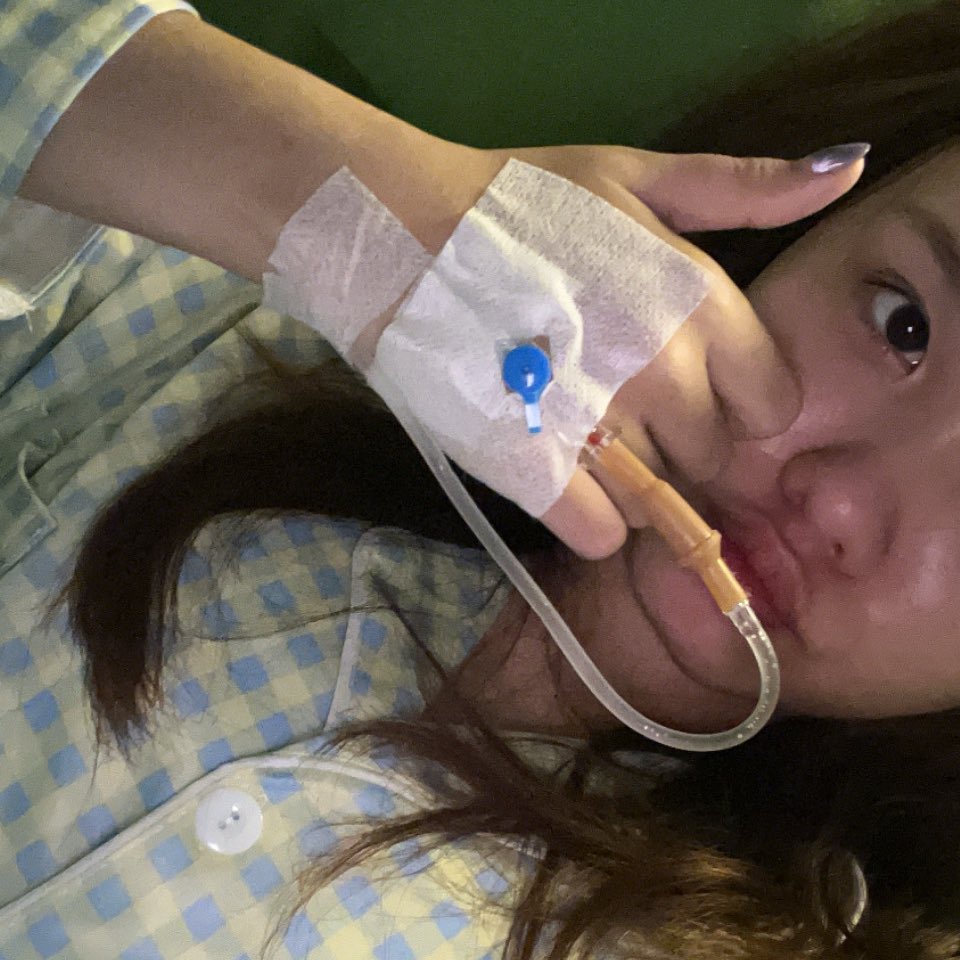 beautybynaa's tweet photo. Mulai sekarang jangan telat makan, jangan minum kopi, jangan tidur di atas jam 12, jangan lupa minum air putih, jangan makan indomie, jangan makan seblak, kurangin makan santen tapi susah bgt ga sih😭 https://t.co/evdXcMyq76