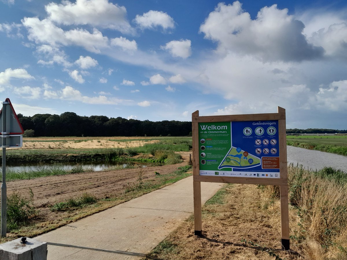 Vanmorgen nog één keer met de aannemer en de andere betrokkenen door de Ommermars gelopen voor de definitieve oplevering.  
Het bouwbord kan nu weg, daarvoor in de plaats zijn er nu permanente borden waarop ook de gebiedsregels staan.