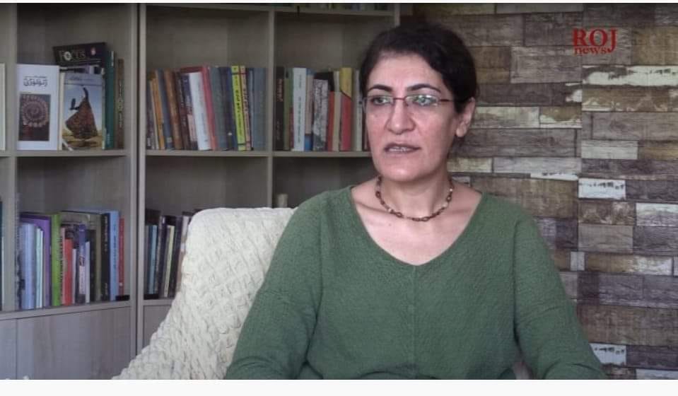 mede_hardy's tweet image. La rédactrice en chef de la revue Jinlojî a été assassinée ce matin à #Soulaimani. Depuis un an, l'Etat #turc mène avec facilités des actions terroristes dans la zone sous le contrôle de l'UPK et a assassiné des dizaines des militants associatifs et intellectuels proches du PKK.