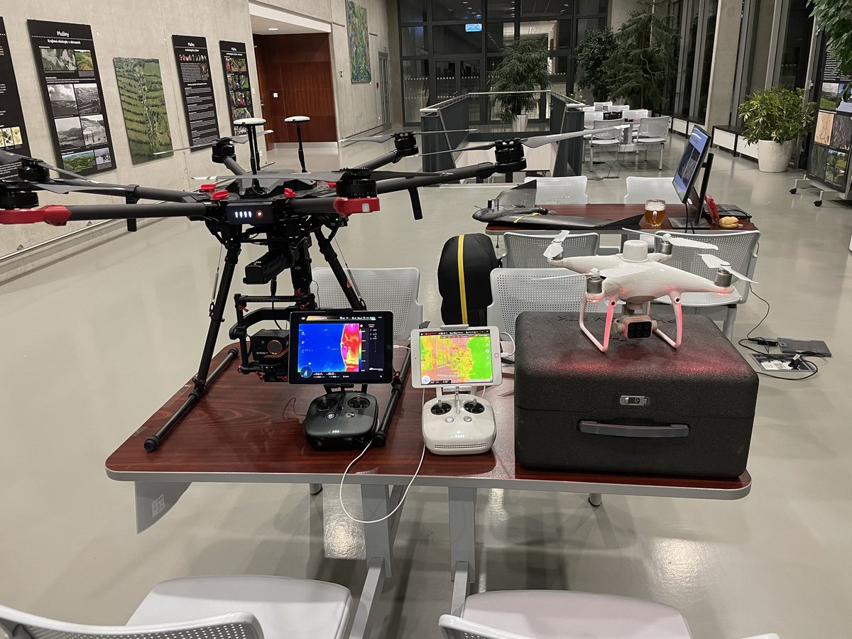 petrklapste's tweet photo. Letošní @nocvedcuCZ byla skvělá, díky všem, kteří se přišli podívat. 👨🏻‍🔬🌲

https://t.co/m88hZ3qYXx https://t.co/deTC2r5G0a