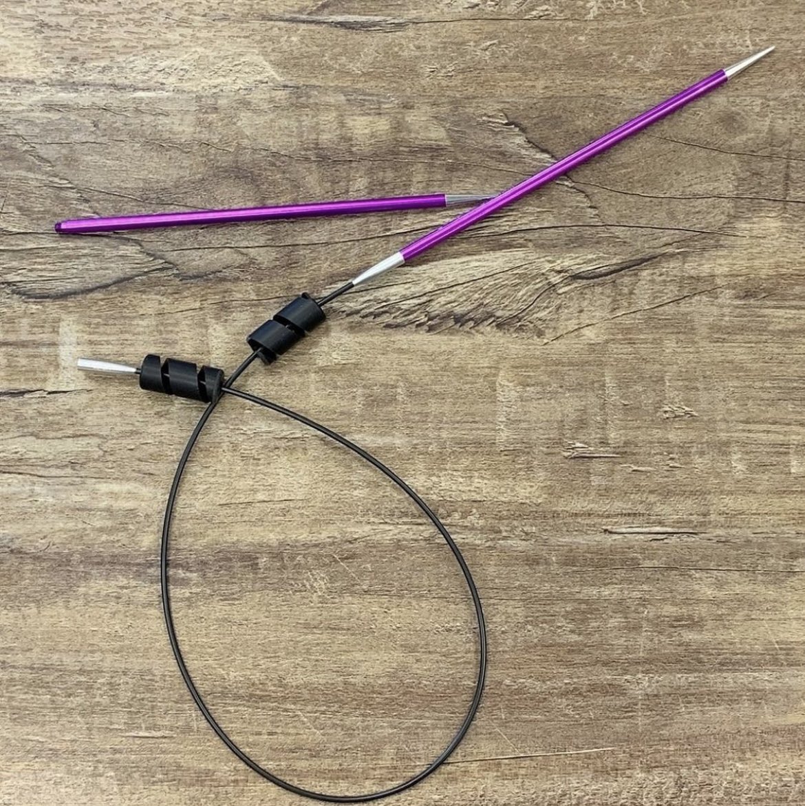 SignatureNeedle's tweet photo. Stitch Stoppers keep stitches on the cables when being stored or using the stalks for another project. A simple twist of the cable around the cylinder and it stays in place until removed. Sold in pairs and made in the USA @SignatureNeedle https://t.co/J99PF4xVA1