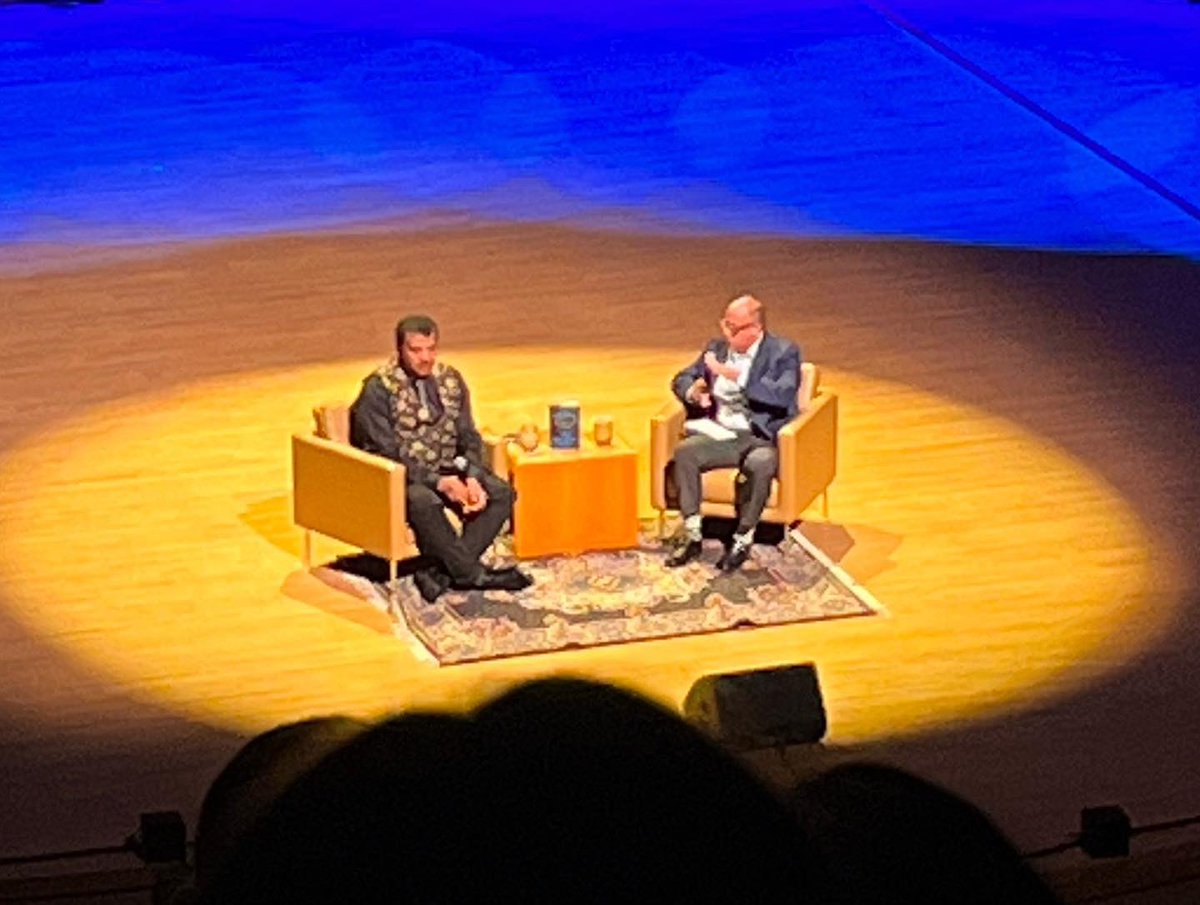 ValeriaTeaches's tweet photo. Thank you @neiltyson for the laughs, the insights, and the truth bombs you dropped —they all landed on a heart needing #cosmicperspective and a mind seeking to embrace #objectivetruths.
#starryMessanger #cosmicperspective #spacescience #extraordinaryEvidence #magicalthinking https://t.co/dk8Ca2dt5E