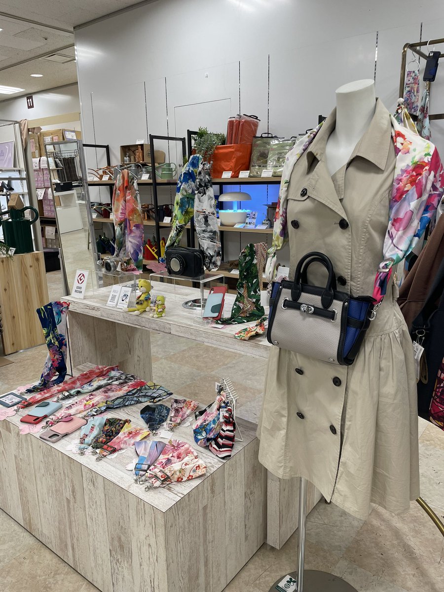 sakurasling_39's tweet photo. さて！岩田屋本店定番コレクション設営終わりました！@mikachu0720 ミカチュウの作品も一緒に福岡天神にやってきました♡明日から催事始まりますー！
#カメラストラップ　#スマホショルダー　#あみぐるみ https://t.co/C4cZ8AivZs