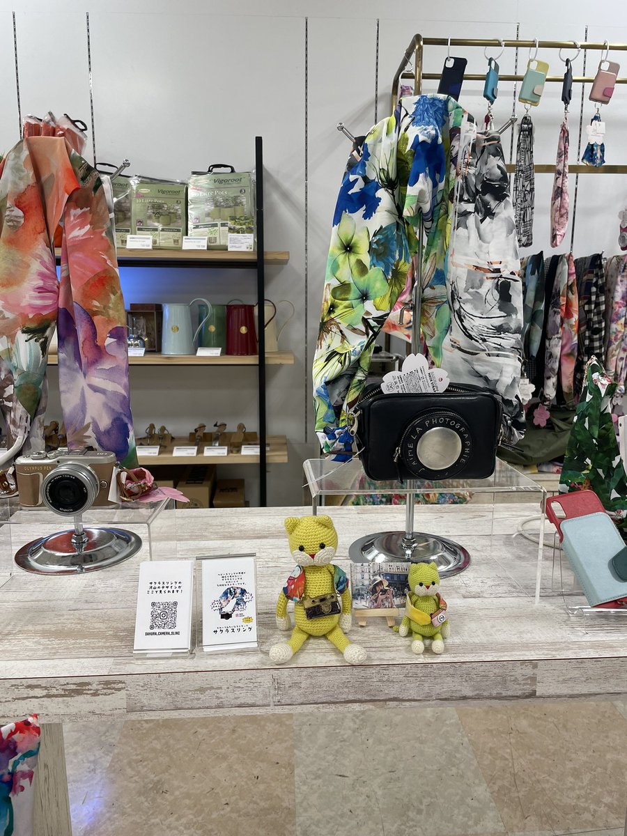 sakurasling_39's tweet photo. さて！岩田屋本店定番コレクション設営終わりました！@mikachu0720 ミカチュウの作品も一緒に福岡天神にやってきました♡明日から催事始まりますー！
#カメラストラップ　#スマホショルダー　#あみぐるみ https://t.co/C4cZ8AivZs