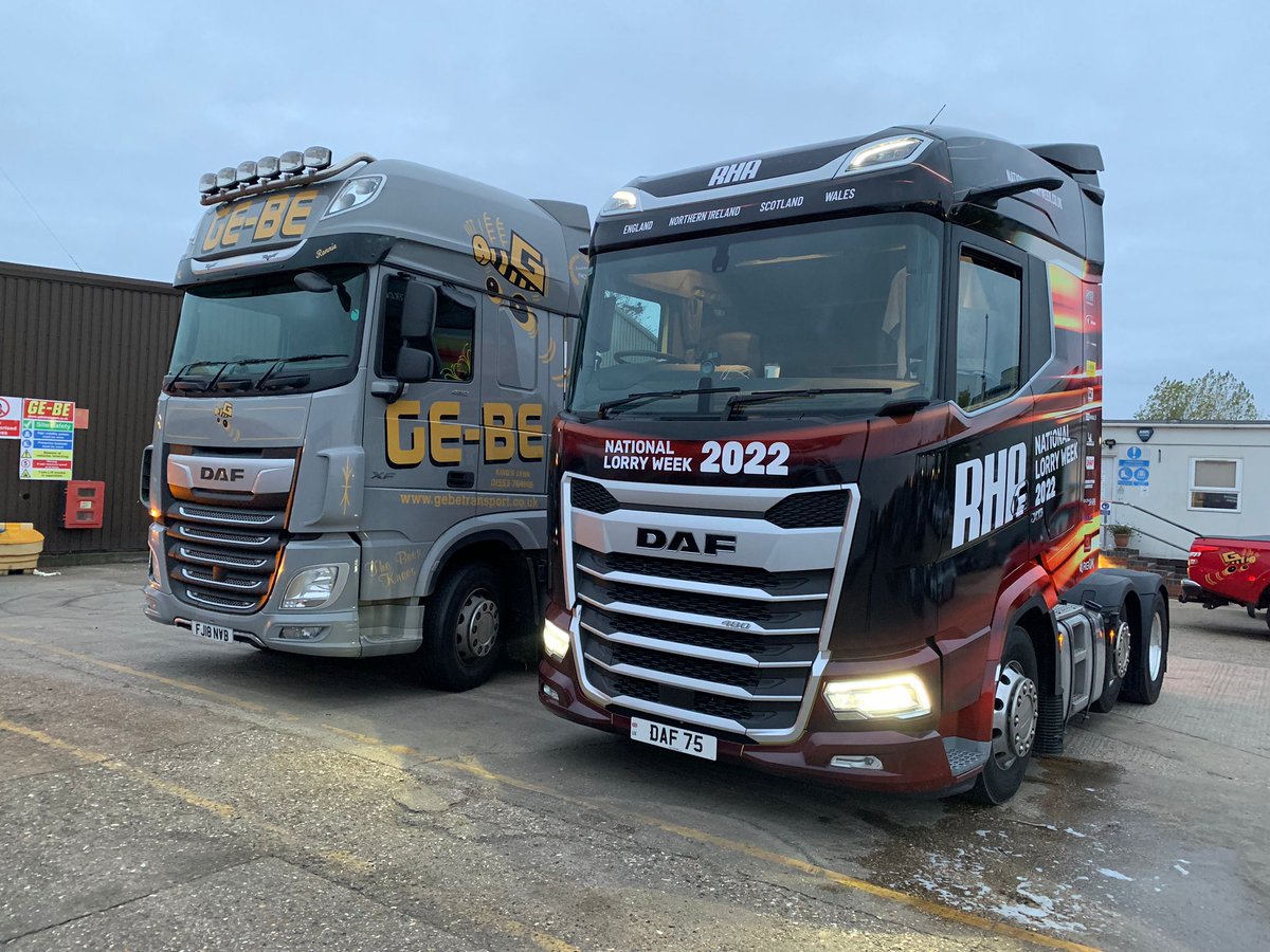 RHANews's tweet photo. For the first week of our #NationalLorryWeek roadshow, we'll be following the journey of sugar from the field to the supermarket. This morning we're visiting @RogerWarnes and @_gebetransport in Kings Lynn to help transport sugar beet to the @BritishSugar factory. https://t.co/W2gBeDrPzi