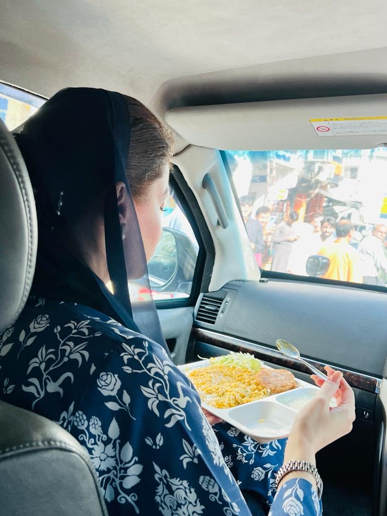 MaryamNSharif's tweet image. Having Kashmiri daal chawal on my way back from the court. Passport handed over, Alhamdolillah,