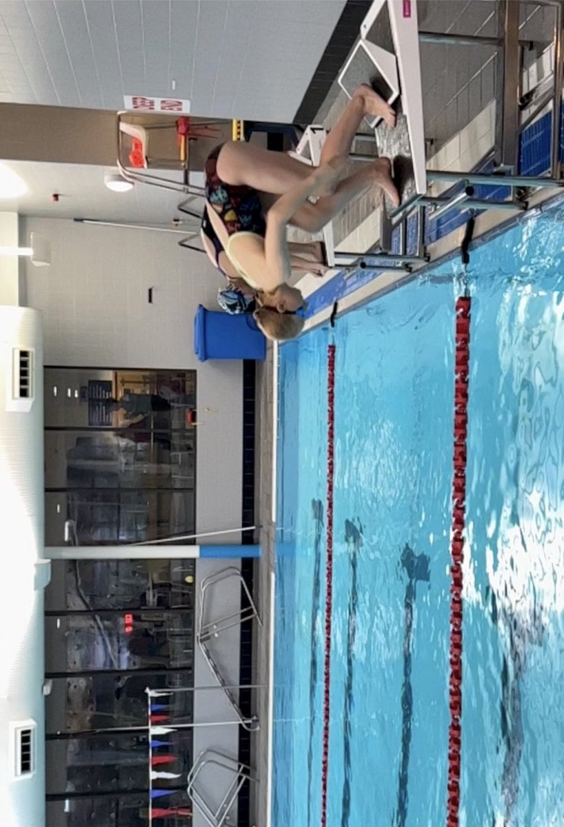 Some of the Young volunteer swimming coaches helping with the Swim Western Isles 🏊🏻‍♀️ 😁👏 The future is bright!! <a href="/ScottishSwim/">Scottish Swimming</a> #SheCanSheWill