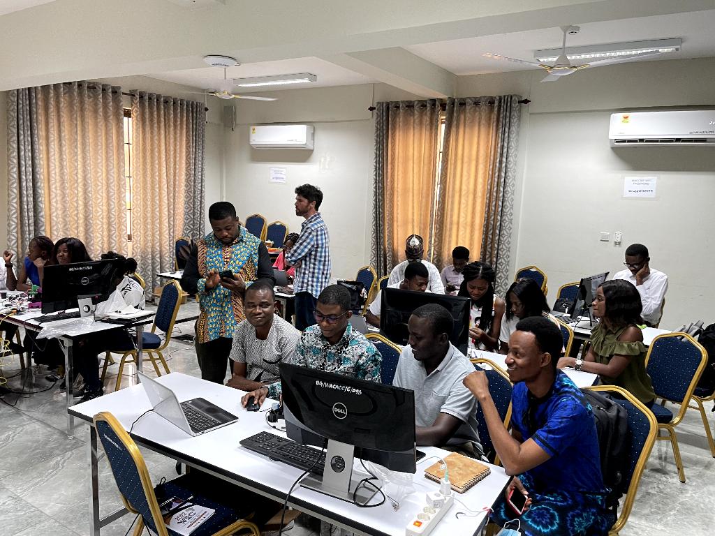 PeterOkutu's tweet photo. @WACCBIP_UG
@AniwehYaw
#WAMBIAM
#Bio_Imaging
It's has been a great session so far https://t.co/eLuN1CjVHR