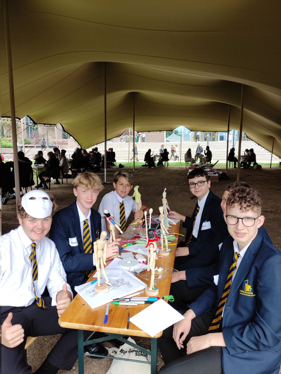 Great to see so many young people enjoying the #KentYouthSummit on our #Canterbury campus today. On the Registry Lawn <a href="/LexMauger/">Lex Mauger</a> is encouraging students to visualise their ideal #FutureHuman through sculpture 🖌️🎭 🤖

<a href="/UniKentResearch/">Research and Innovation Services</a> <a href="/FutureHumanUoK/">FutureHuman</a>