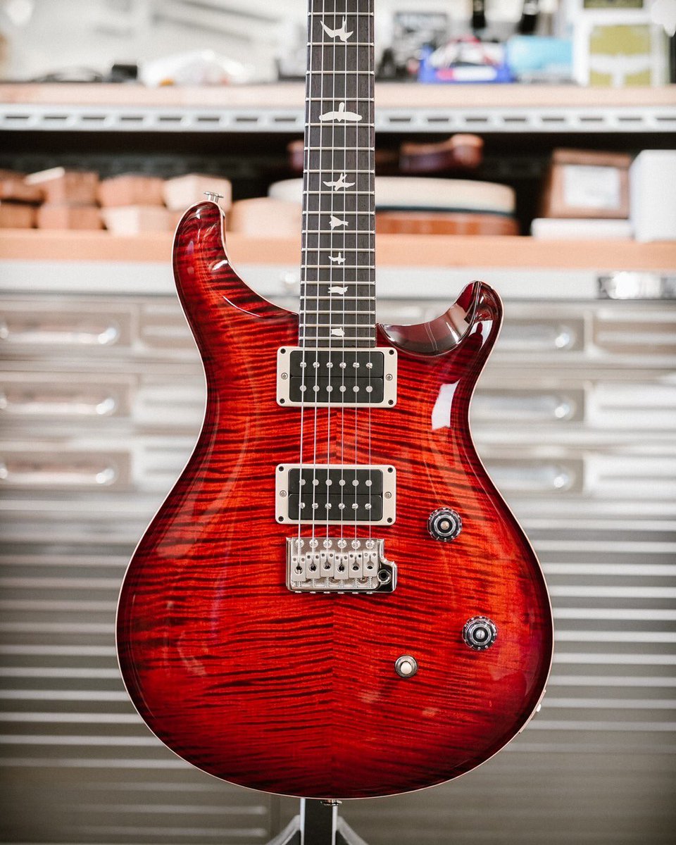 PRSGuitarsJapan's tweet photo. 【CE24 / 🔥Fire Red Burst🔥】

ボルトオンタイプのCE24シリーズ✨
⁡
2ハムの仕様ですが、トーンノブがプッシュ/プルになっているので、コイルタップが可能です👍
⁡
お問い合わせは最寄りのPRS取り扱いディーラーまで！

#PRS #PRSJapan #PRSCE24 https://t.co/SO8OaDZolV