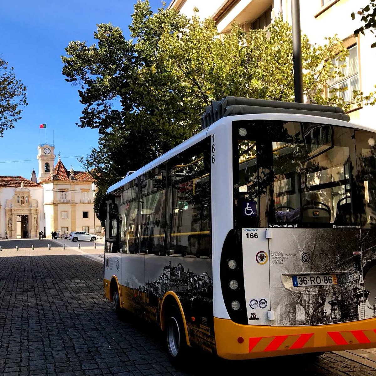 TurismoUC's tweet photo. Conhecer Coimbra no autocarro do Botânico é sem dúvida obrigatório. Para além de passar por alguns locais de referência, pode ouvir a história de Coimbra e de alguns dos seus monumentos. #turismoUC #Coimbra #unesco #smtuc https://t.co/nQz4tuBKDc