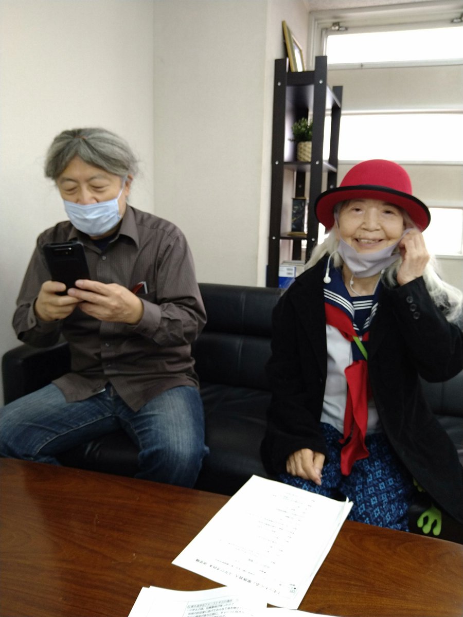 encounter8888's tweet photo. 「キット、くる!」収録、
おとんがポックリ残されたうちら(OPNU)さんと一緒でした。
86歳のお母さんと60代の息子の親子コンビ。
ネタの宝庫です〜
#ニューヨーク #蛙亭 #キットくる #OPNU #よしもと #吉本興業 #親子コンビ https://t.co/RPoG7rNIYc