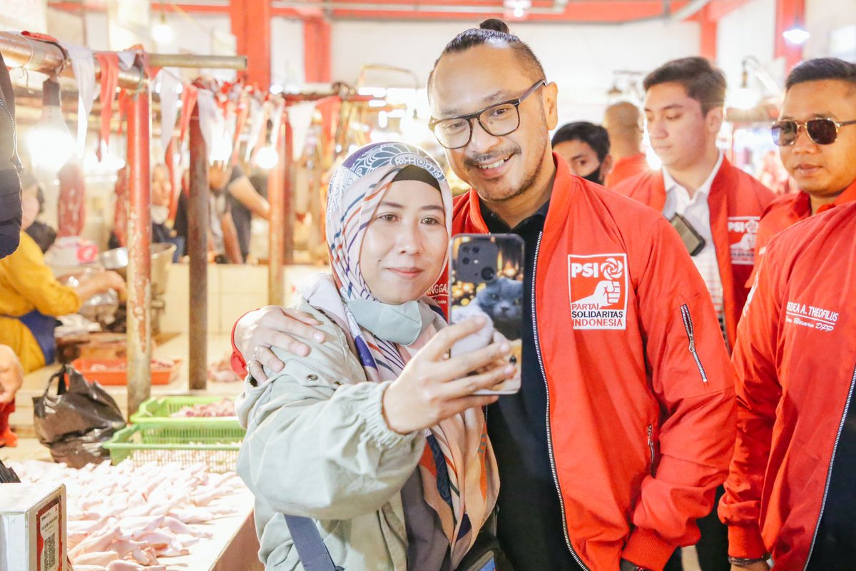 psi_id's tweet photo. Sis dan Bro, menurutmu Bro @giring harus merapat ke daerah mana lagi nih? https://t.co/PnRxpB7K16