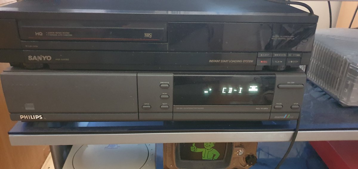 r3trogam3boy's tweet photo. Good morning Crew hope you all have a great Tuesday today I share a picture of my #cdi 220 #matchline love this format the fact that is plays movies makes this a true multimedia machine https://t.co/5WZ5Kpcyws