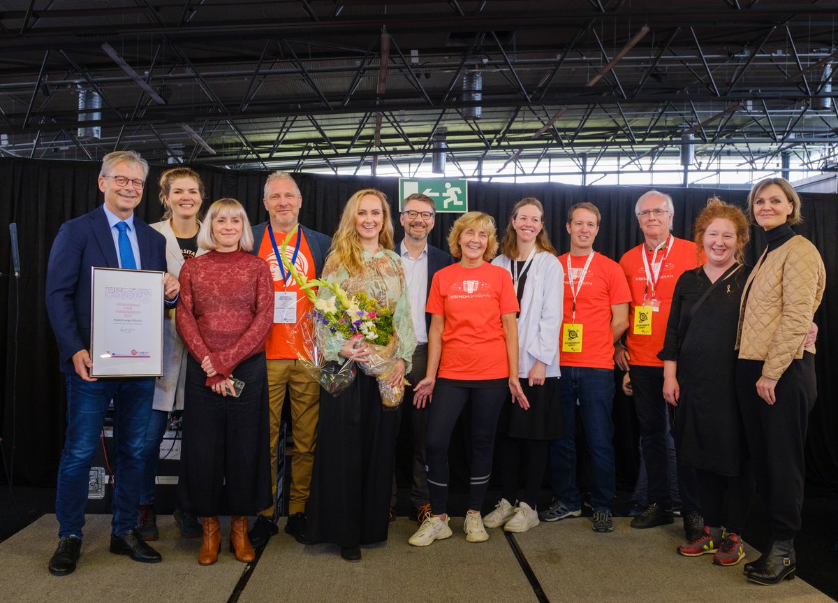We won!!! The University of Youth has received an award for science communication, presented at the opening of European Researchers' Night on 1 October. A programme for children who want to find out more about science & taught by researchers @uni_iceland english.hi.is/news/universit…
