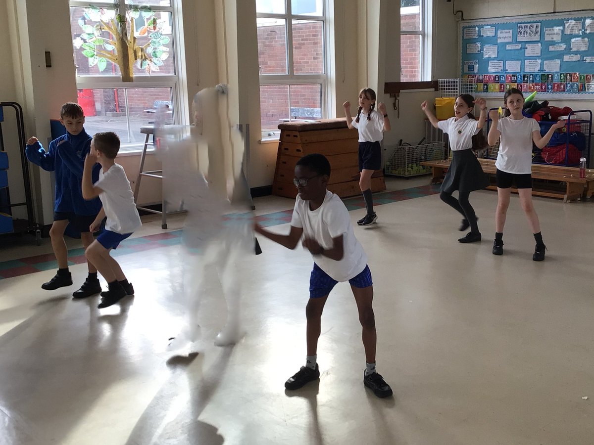 HollyfieldPri's tweet photo. Dance in Year 6 this morning. What a way to start the day! #checkoutourmoves #justdance https://t.co/f7u0eDNHWK