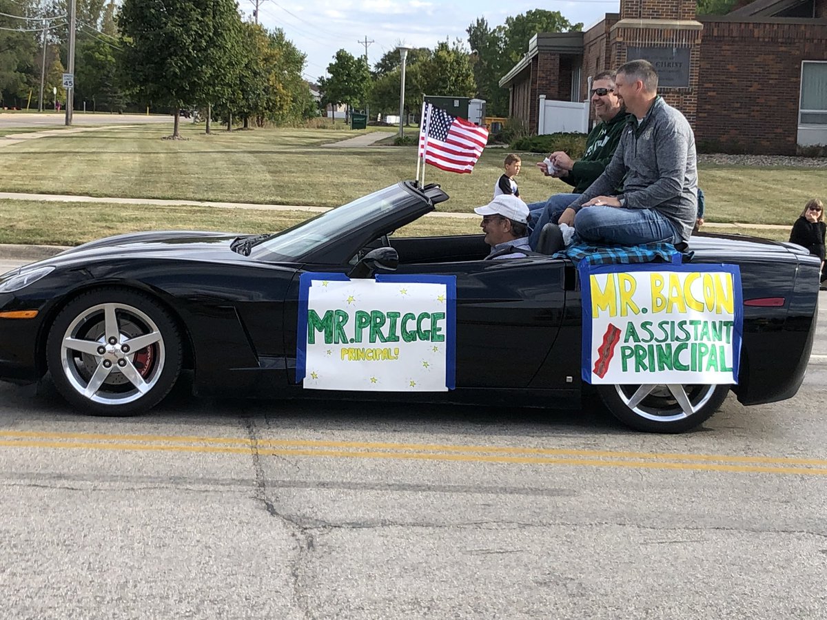 sigs12k's tweet photo. Mayo Homecoming Parade https://t.co/bREAesNUNh