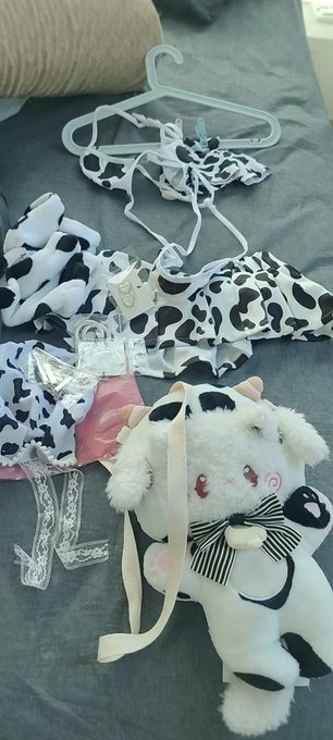 I was going to wear my cowgirl outfit for Kaidi tonight and we just got a flash lockdown with two cases😭  *Sigh*