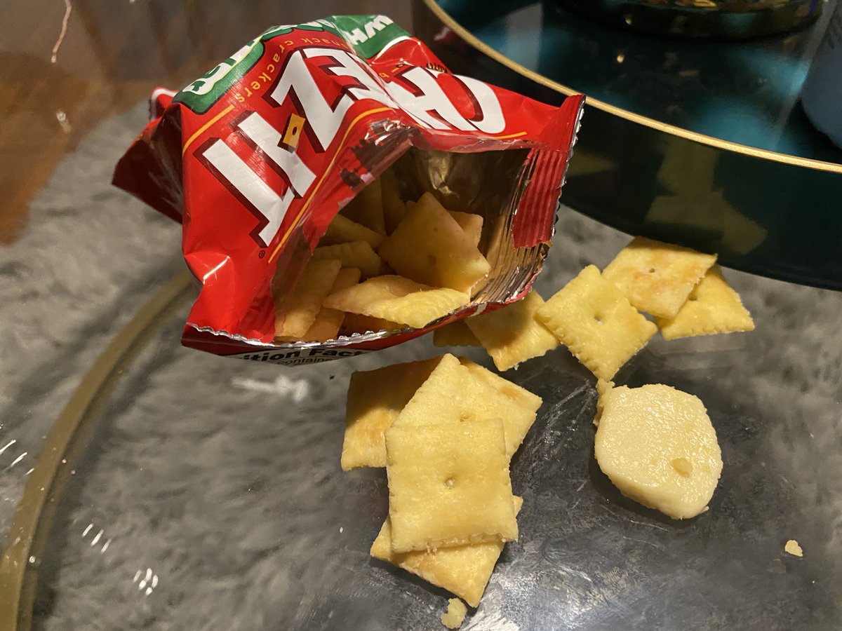 3meta0's tweet photo. @cheezit @KelloggsUS @Doritos @ChesterCheetah what is this https://t.co/zbAnRFtVlt