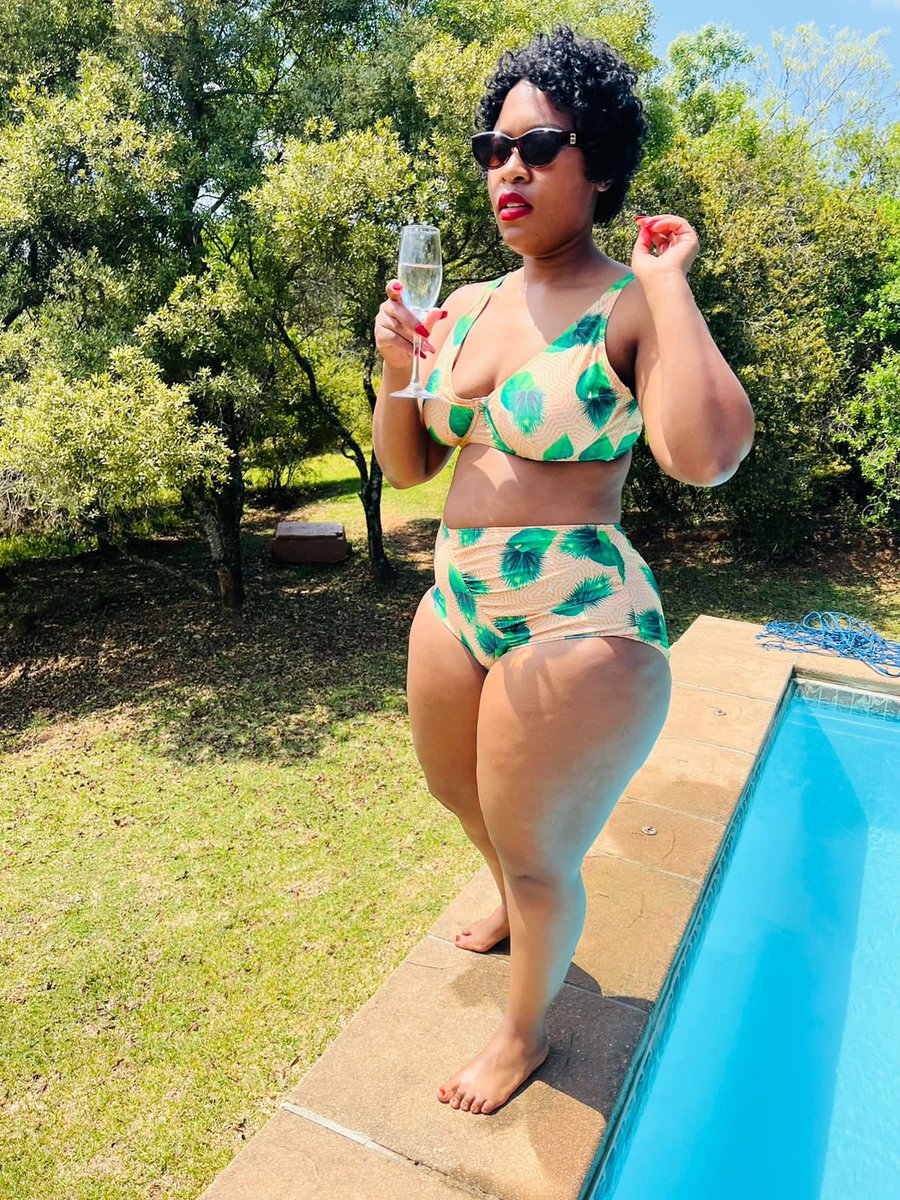 The body will catch me upfront,Mmele is still treating me well…Happy Summer days 🥂#hazeyview #selfcare