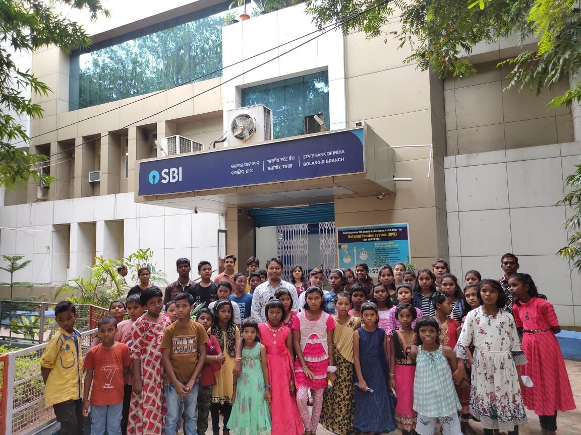 DCPUBalangir's tweet photo. #OSCPS_75thInd_Odisha
Inmates of CCIs of Balangir District visited to Post office, Bank and Police station. https://t.co/TkAmpW5Lh9