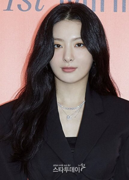 Seulgi 슬기 Article tweet media
