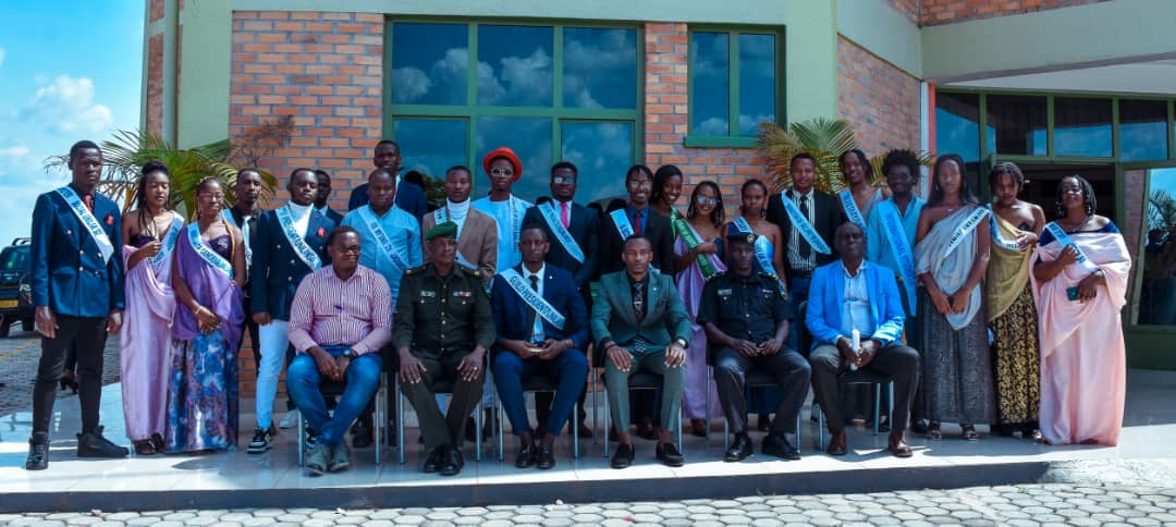 intagamburuzwa's tweet photo. #NdiIntagamburuzwa mu Nkomezamihigo;Ndi Umurinzi w'Ibyagezweho ;Ndi Indashyikirwa mubumenyi n'Ikoranabuhanga ;Mparanira kwigira no Kwihesha Agaciro;Nkaba ku isonga mu kubaka u Rwanda Rushya , n'Iterambere rya Africa.
#RNSA @aasu_72 @Rwanda_Edu @RwandaYouth @JuliusKamanzi https://t.co/lsv03XvWdI