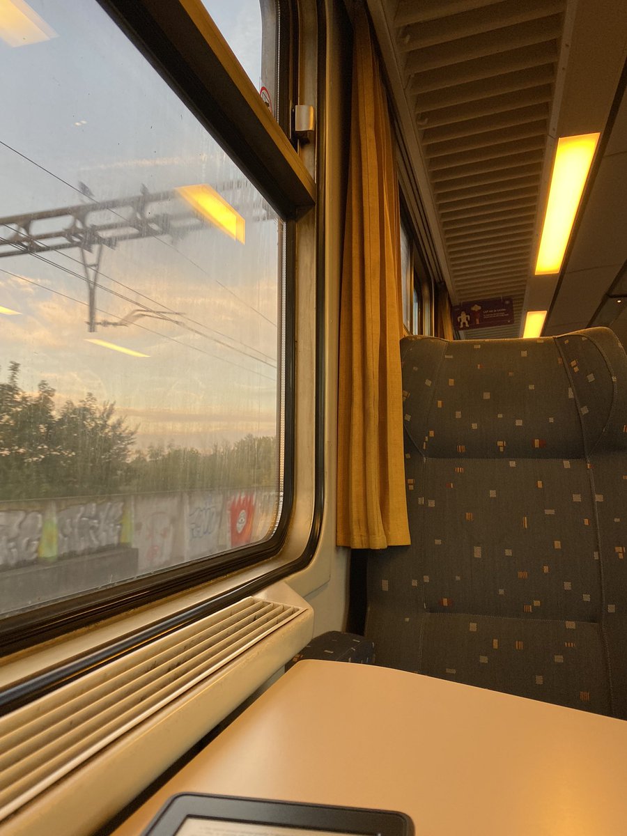 CatCo_'s tweet photo. @sabine2208 @laventureduquai @SNCB @Chaos_Be @MorganSolliere @Morgane687 @Blackberu @aroly Rouges ? Sont jaunes orangés ici. 🤔 https://t.co/5YBbuyK5Mx