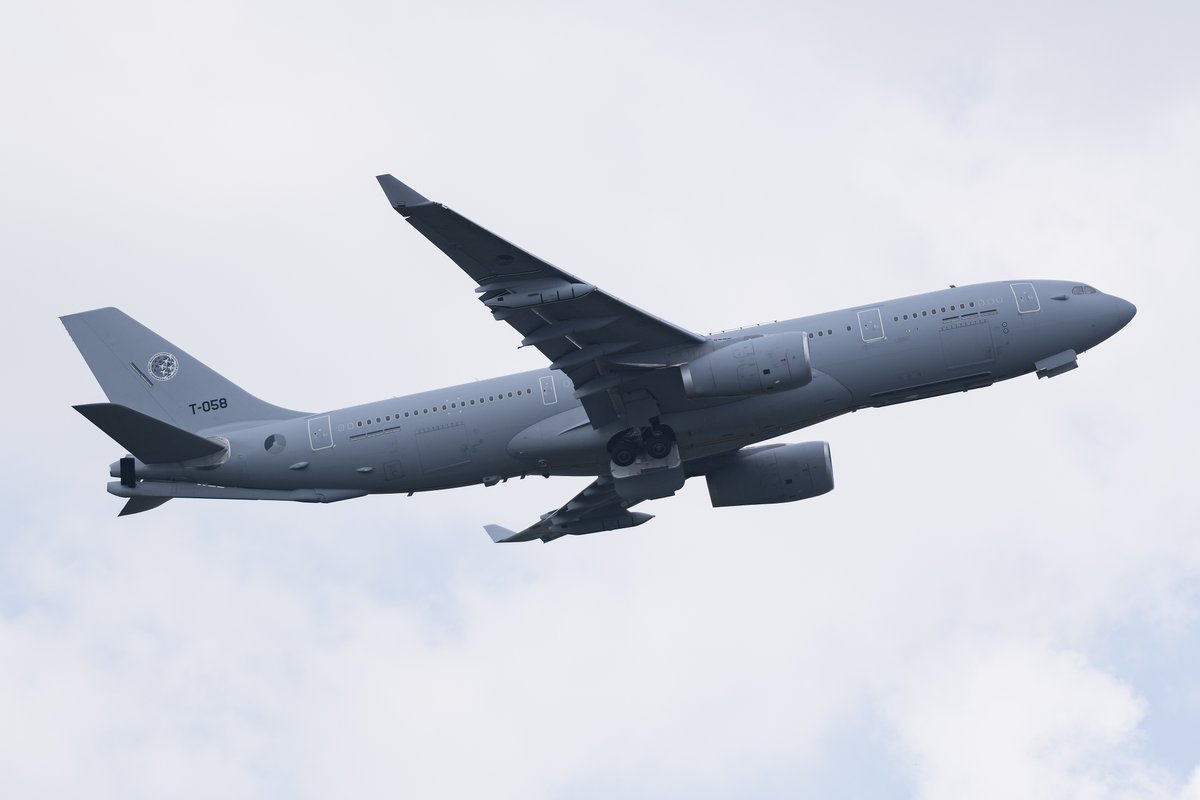 Golf9Photos's tweet photo. A330-243MRTT T-058 Multinational Multi Role Tanker Transport Unit(MMU) Royal Netherlands AF
#AvGeek #a330 #mrtt #mmu #NATO #Eindhoven #RapidPacific2022 #mmf11 #Hyakuri #aviation #aviationphotography #Planespotting #TankerTuesday https://t.co/2A1nnBMWUH