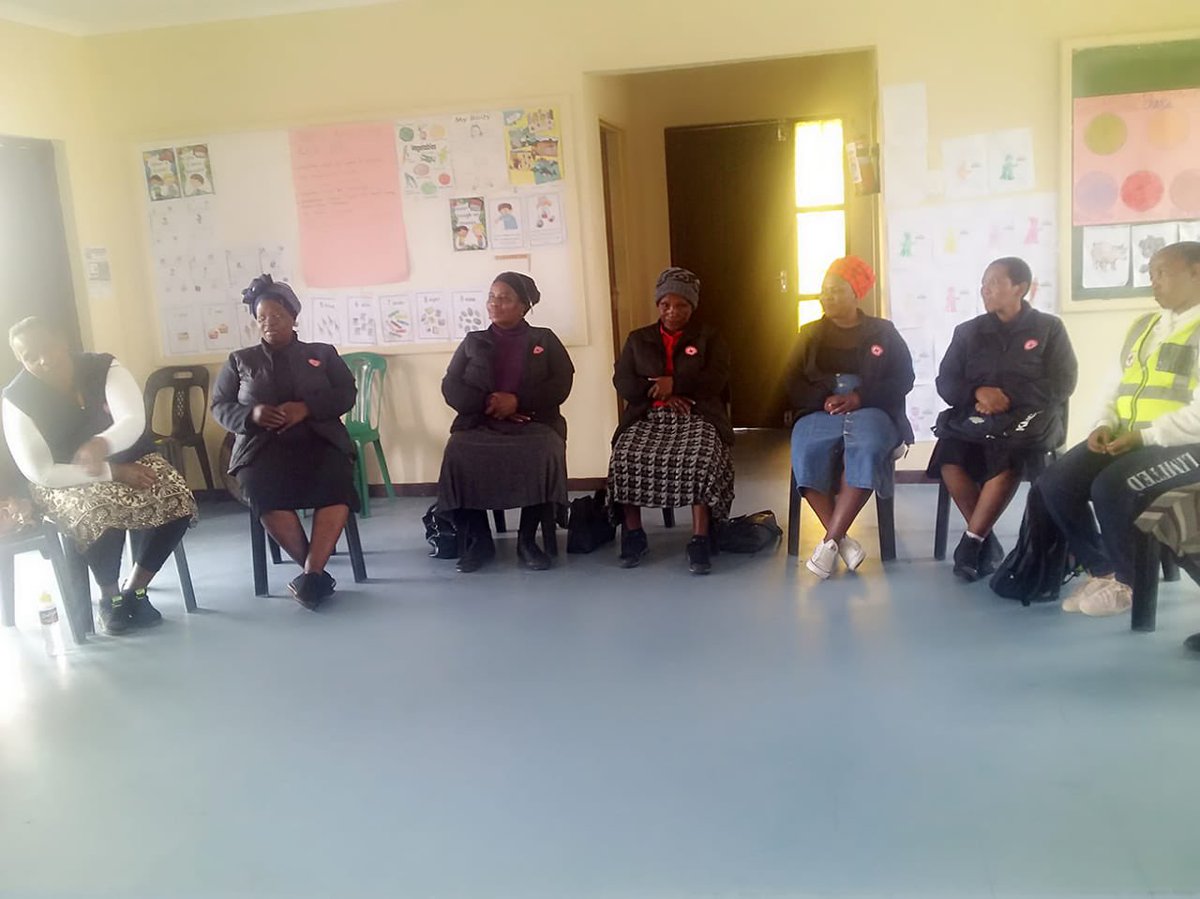 RedcrossSa's tweet photo. SARCS Eastern Cape

Our job goes boyond responding to just disasters. In pictures we have a Pyshchosocial support(Pss) group in session. We have our volunteers preparing soup to feed the vulnerabile in Kwazakhele. to the vulnerable within our communities
#feeding #disasterrelief https://t.co/0lWkamgDFl