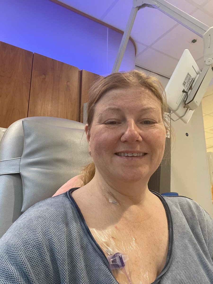 Samversuscancer's tweet photo. Sam has just had her first chemotherapy treatment to fight pancreatic cancer, please show her some love 💜💪
#pancreaticcancer #cancerbattle #helpneeded #panccancer #christies #cancercare #mumoftwo #chemotherapy #gofundmecampaign #immunotherapy #preston #LANCASHIRE https://t.co/vGYOB7TodI