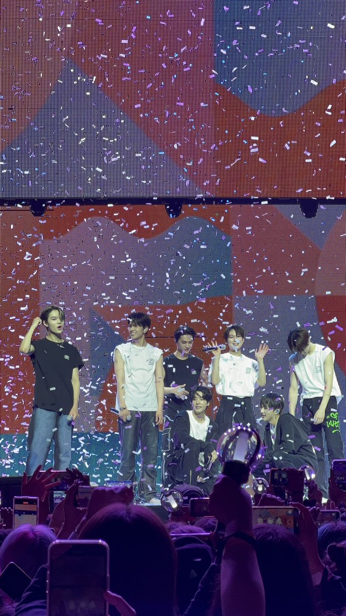 TheJungOne01's tweet photo. I lied. I have more ot7 pics 😭 https://t.co/l0N9AvXwpI