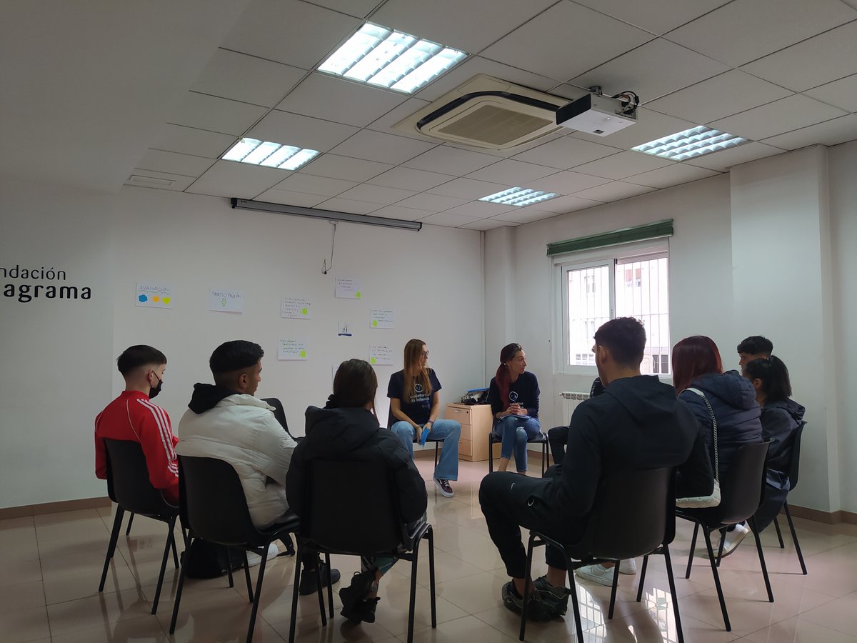 platdeinfancia's tweet photo. Chicas y chicos siguen debatiendo y proponiendo sobre su derecho a la participación en los talleres del #DíaInfancia2022 "Me gustaría participar dando mi opinión y así conseguir cosas que nos gustan y necesitamos los chicos y chicas de mi edad en mi barrio". https://t.co/Aw3vsDitMU