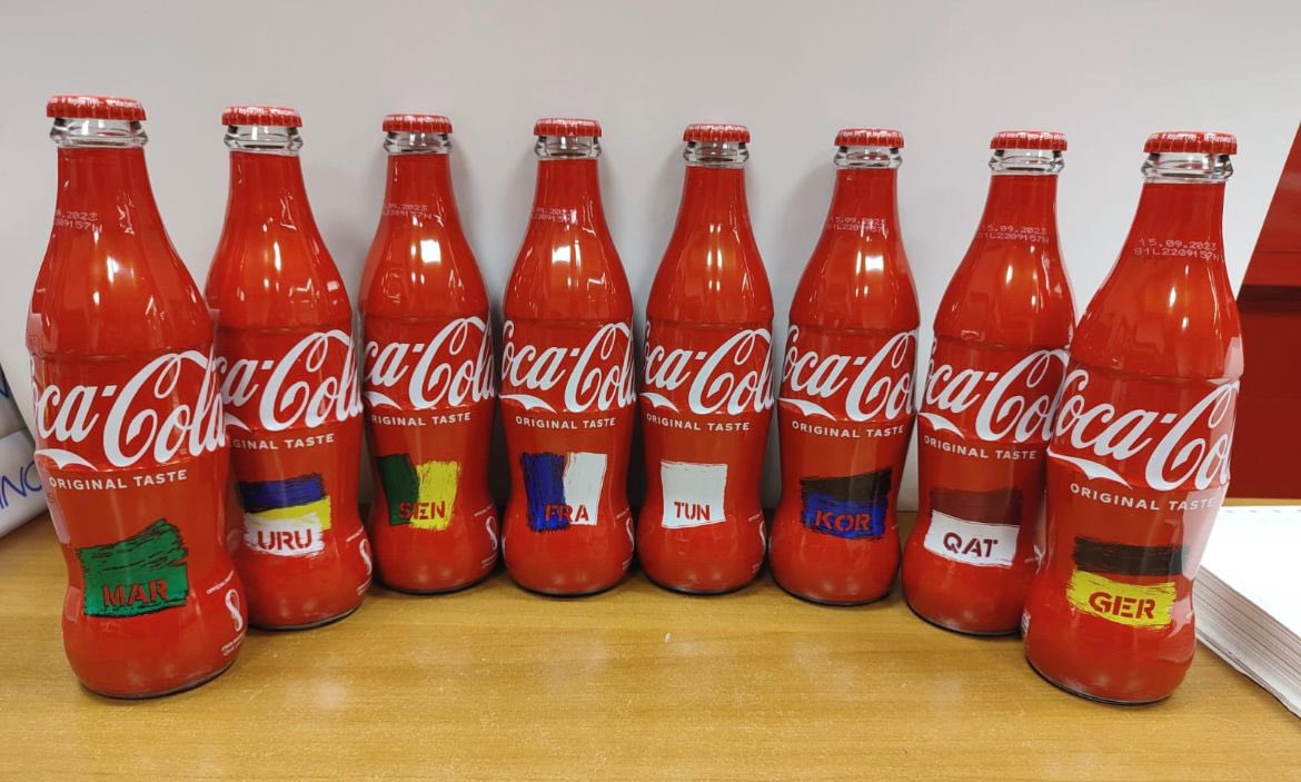 Memorabiliaital's tweet photo. Serie italiana mondiali di calcio 2022. 🇮🇹                                                                                    
#cocacola #coca_cola #cocacolastore #bollicine #CocaColaHBC #worldofcoke #originalcocacola #italy #italia #greattaste #collezionisti #cocacolaitalia https://t.co/sFWlPkyajM