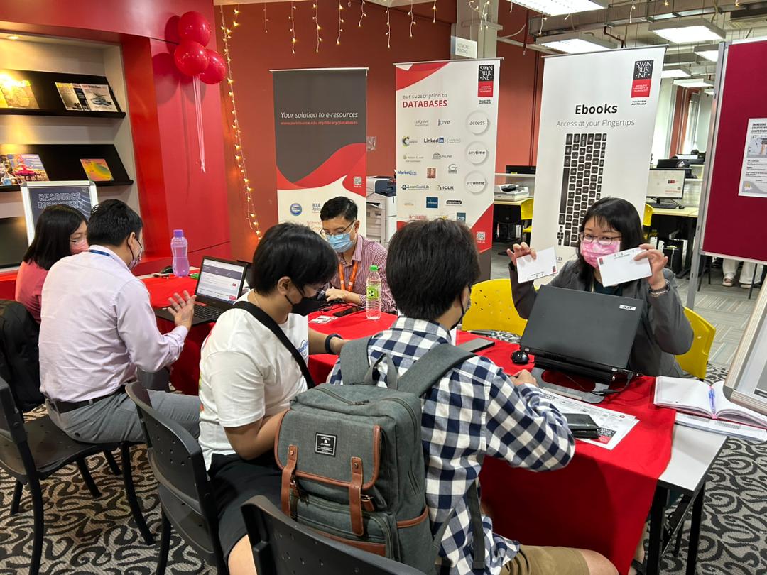 swinsarawaklib's tweet photo. Here are some of the photos taken on Day 1 of our Library Week ‘Discover your library’.
Come and join the crowd to discover more!
#libraryweek2022 #DiscoverYourLibrary
#swinburnesarawaklibrary #swinburnesarawaklibraryapp
#libraryapp #onlineresources #swinburnesarawak https://t.co/m7BOCgb8yq