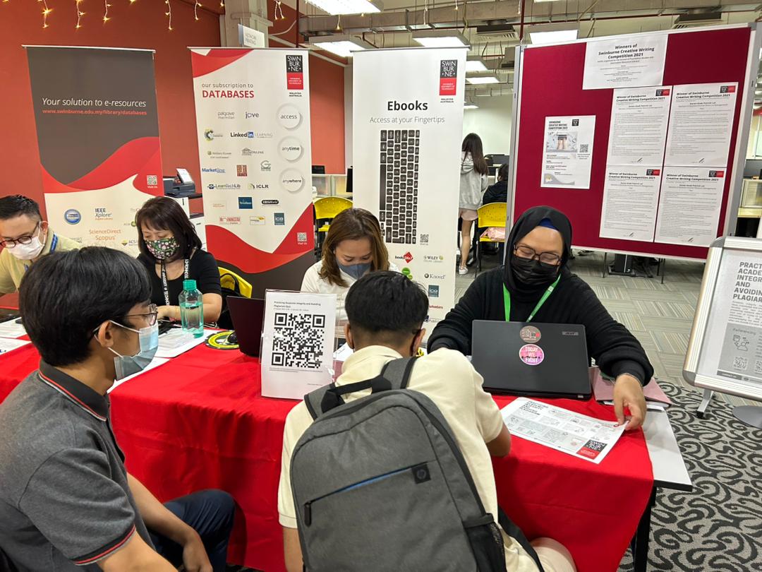 swinsarawaklib's tweet photo. Here are some of the photos taken on Day 1 of our Library Week ‘Discover your library’.
Come and join the crowd to discover more!
#libraryweek2022 #DiscoverYourLibrary
#swinburnesarawaklibrary #swinburnesarawaklibraryapp
#libraryapp #onlineresources #swinburnesarawak https://t.co/m7BOCgb8yq