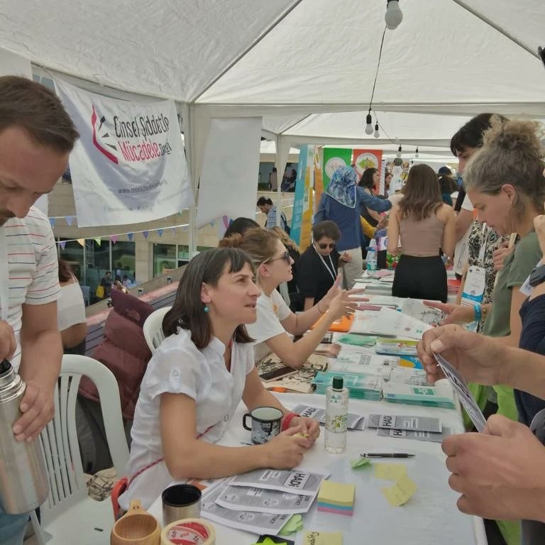 <a href="/hadidernegi/">HADi DERNEĞİ</a> <a href="/stgmdernegi/">STGM Derneği</a> ‘nin duzenledigi #sivilseslerfestivali ‘nde <a href="/koruz/">Alayına</a>.biz @espedalankara <a href="/cisstdernegi/">Ceza İnfaz Sisteminde Sivil Toplum Derneği</a> @ugard_bilgi <a href="/engellilerkonf/">Engelliler Konfederasyonu</a> ile biraradaydi. <a href="/stgmdernegi/">STGM Derneği</a> ‘ne ve tum emek verenlere tesekkurler.