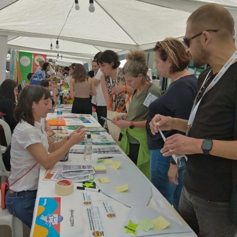 <a href="/hadidernegi/">HADi DERNEĞİ</a> <a href="/stgmdernegi/">STGM Derneği</a> ‘nin duzenledigi #sivilseslerfestivali ‘nde <a href="/koruz/">Alayına</a>.biz @espedalankara <a href="/cisstdernegi/">Ceza İnfaz Sisteminde Sivil Toplum Derneği</a> @ugard_bilgi <a href="/engellilerkonf/">Engelliler Konfederasyonu</a> ile biraradaydi. <a href="/stgmdernegi/">STGM Derneği</a> ‘ne ve tum emek verenlere tesekkurler.