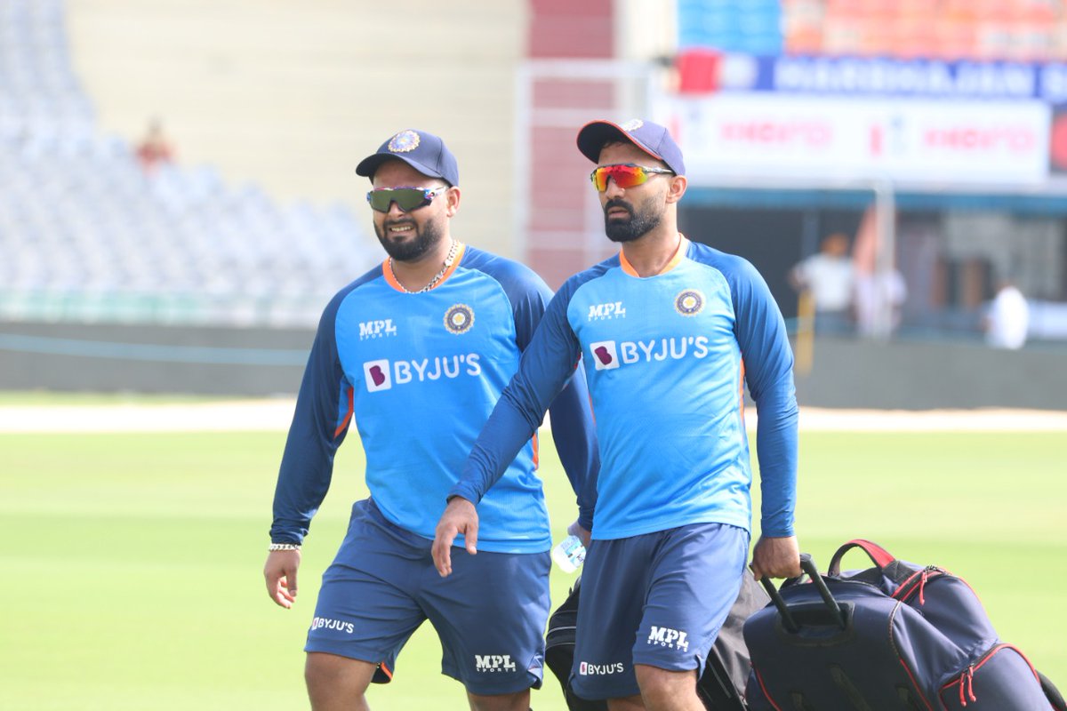 Happy birthday to my keeper buddy @RishabhPant17. Have a good one!