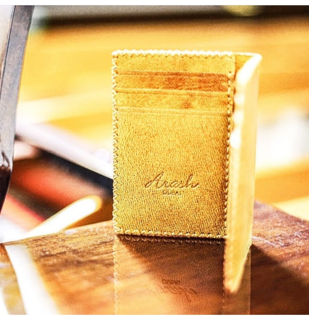 Arashleatherbag's tweet photo. SHAHEEN; Card-Holder
Can carry notes and cards
#ARASH_LEATHER
#DUBAI
#UAE
#camel_leather
#hand_crafted
#living_the_dream https://t.co/JlxHFjvFAr