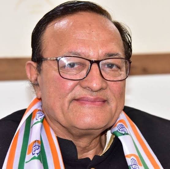 राजस्थान के शिक्षा मंत्री डॉ. बुलाकी दास कल्ला जी को उनके जन्मदिवस पर हार्दिक बधाई एवं शुभकामनाएं। मैं आपके स्वस्थ एवं दीर्घायु जीवन की कामना करता हूँ। <a href="/DrBDKallaINC/">Dr. Bulaki Das Kalla</a>