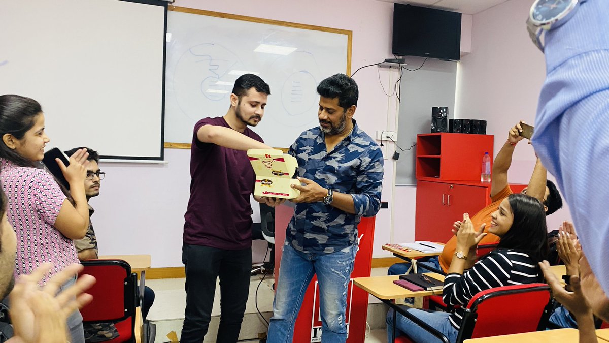 yagyeshpathak02's tweet photo. The Moment I was waiting for 😍
With the one n only @vikrantgupta73 Sir ❤️🙏🏻
@sports_tak 
#Sportstak https://t.co/3fTePLDq0j