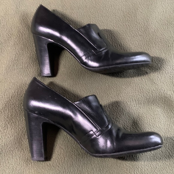 Poshing_thru_it's tweet photo. So good I had to share! Check out all the items I'm loving on @Poshmarkapp #poshmark #fashion #style #shopmycloset #francosarto #eddiebauer #citytriangles: https://t.co/Mqa43j7NdB https://t.co/o6NtrvEUJt